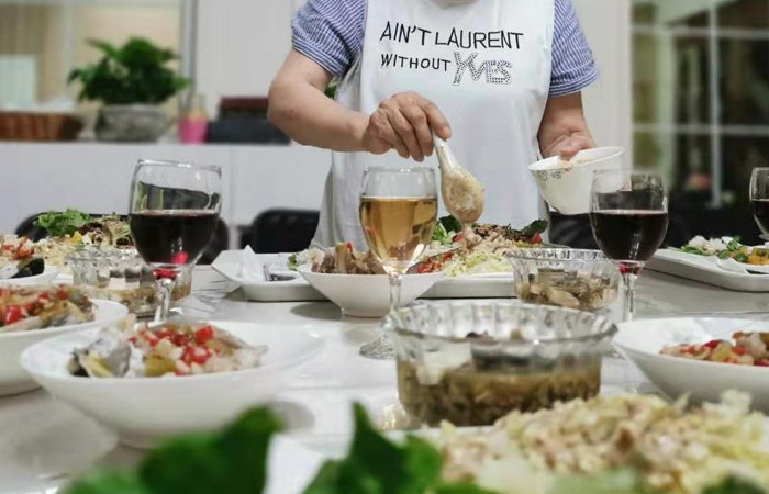 上海餐飲品牌全案策劃的主要策略是什么？